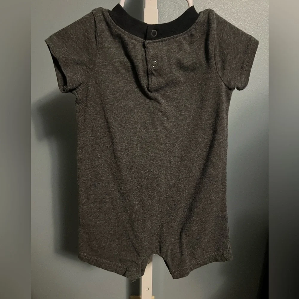 Batman Gray and Yellow Short Sleeve Romper Preloved 6-9 months